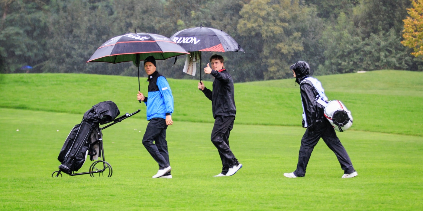 Golf bajo la lluvia.jpg